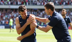 Cara-Mengatasi-Kram-Otot-Tiba-Tiba-Saat-Tengah-Bertanding-Di-Atas-Lapangan